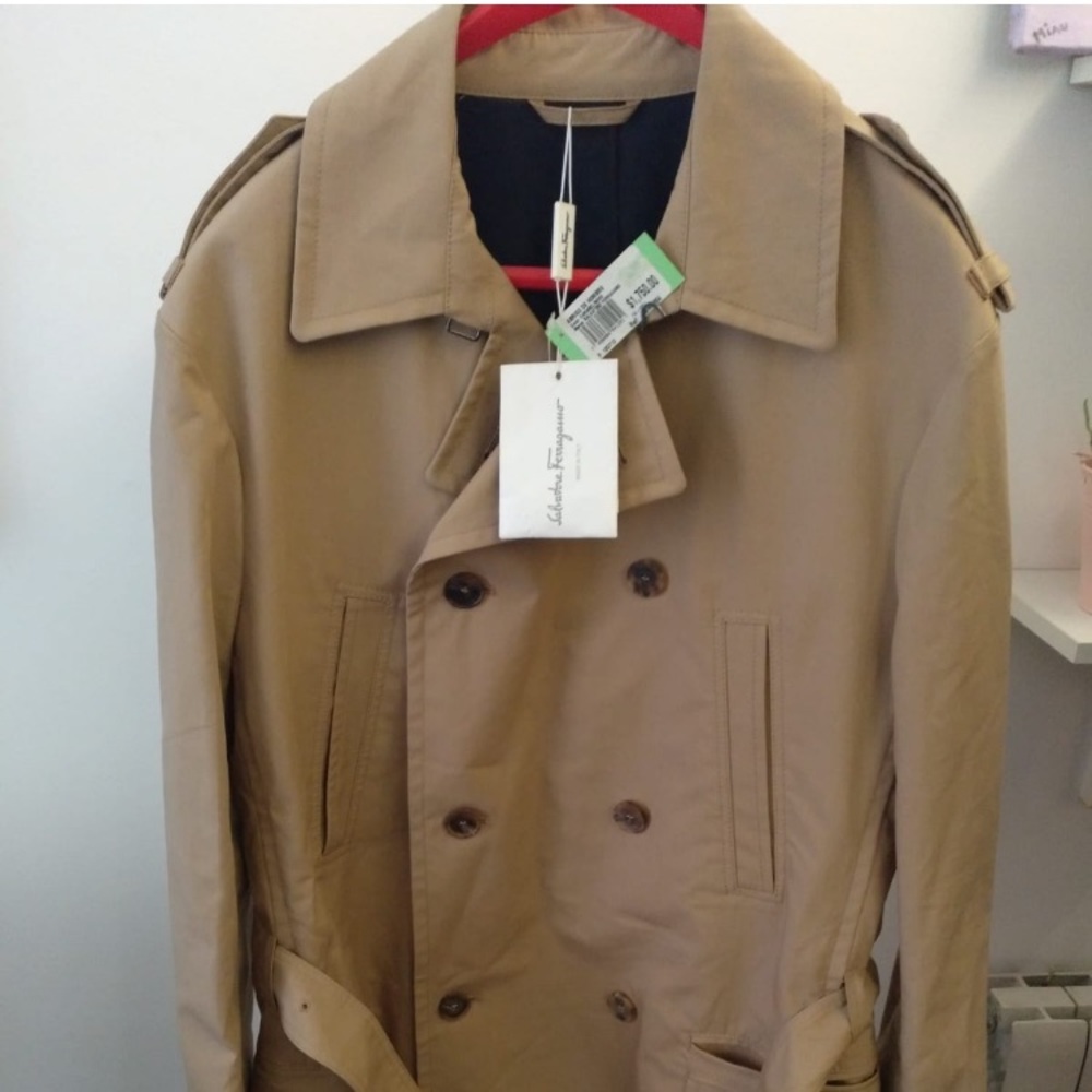 NWT Salvatore Ferragamo classic camel trench coat